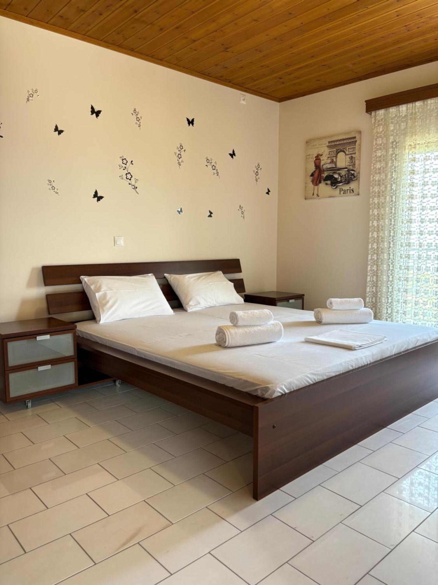 -Tsiakos Apartment- In Vryses Kyparissia Esterno foto