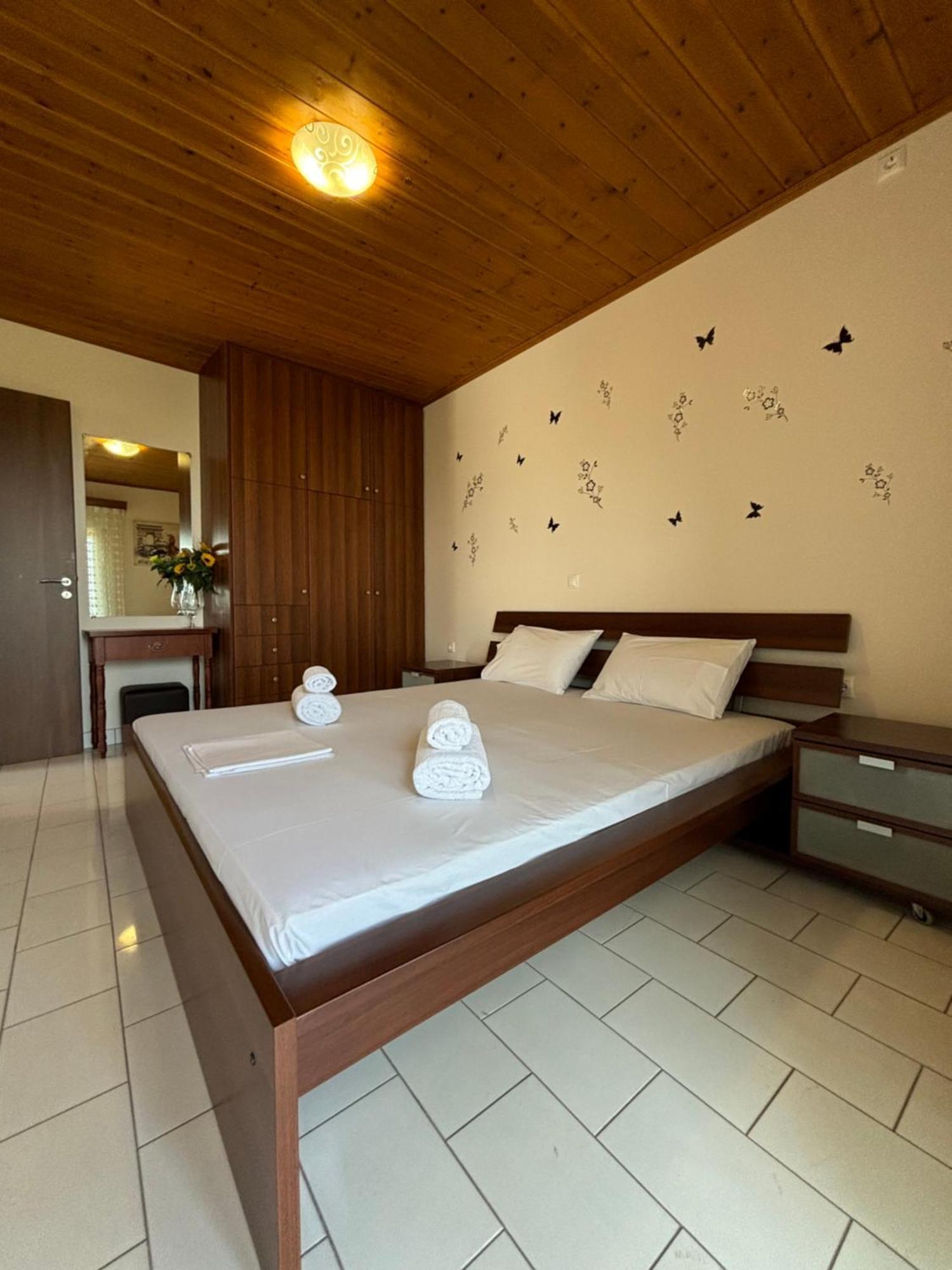 -Tsiakos Apartment- In Vryses Kyparissia Esterno foto
